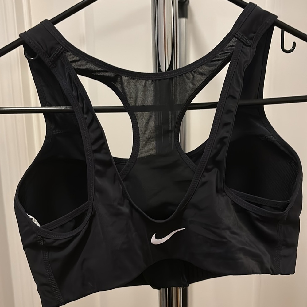 Nike front zip sports bra - Picture 3 of 3